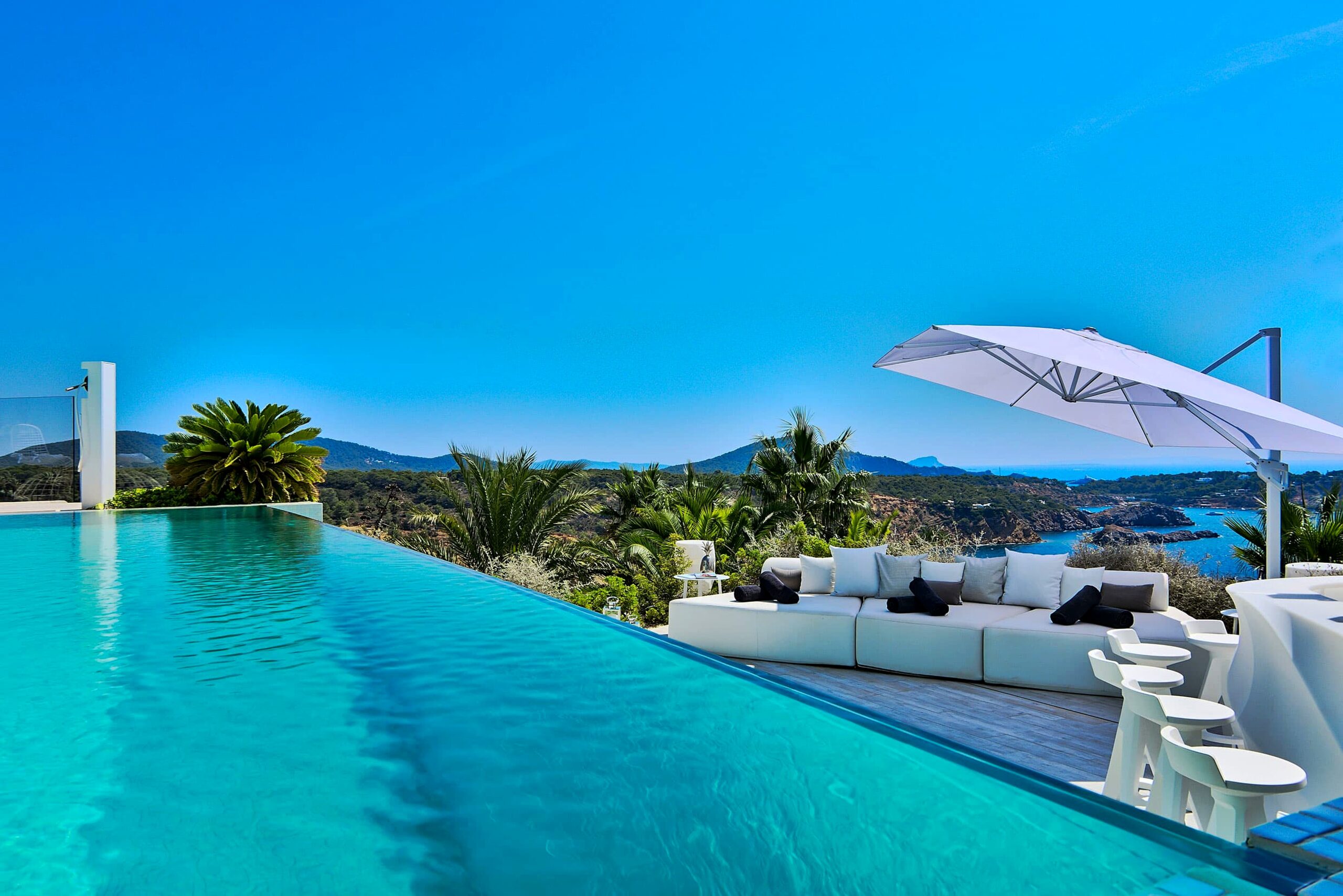 Sea view villa image 1